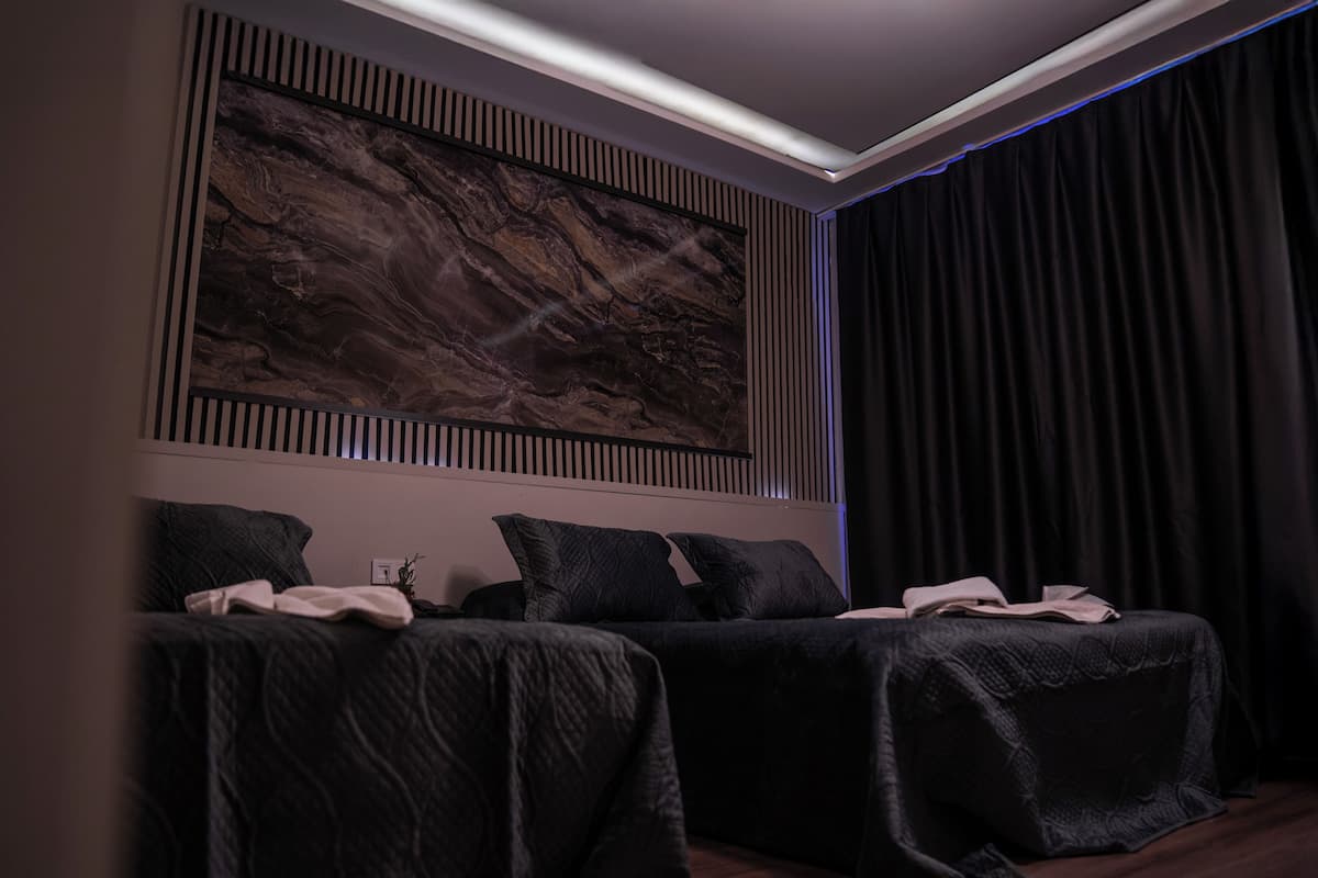 Habitación familiar | Ropa de cama de alta calidad y minibar