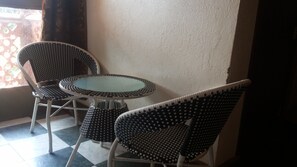 Quarto casal executivo | Escrivaninha, espaço de trabalho para notebook, cortinas blackout