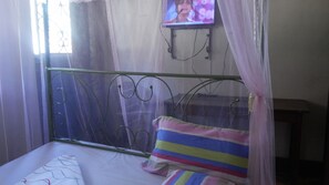 Habitació doble estàndard | Escriptori, espai de treball apte per a portàtils i cortines opaques