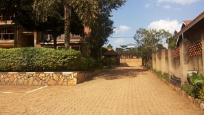 Property entrance - Romu Garden Hotel (Kampala)