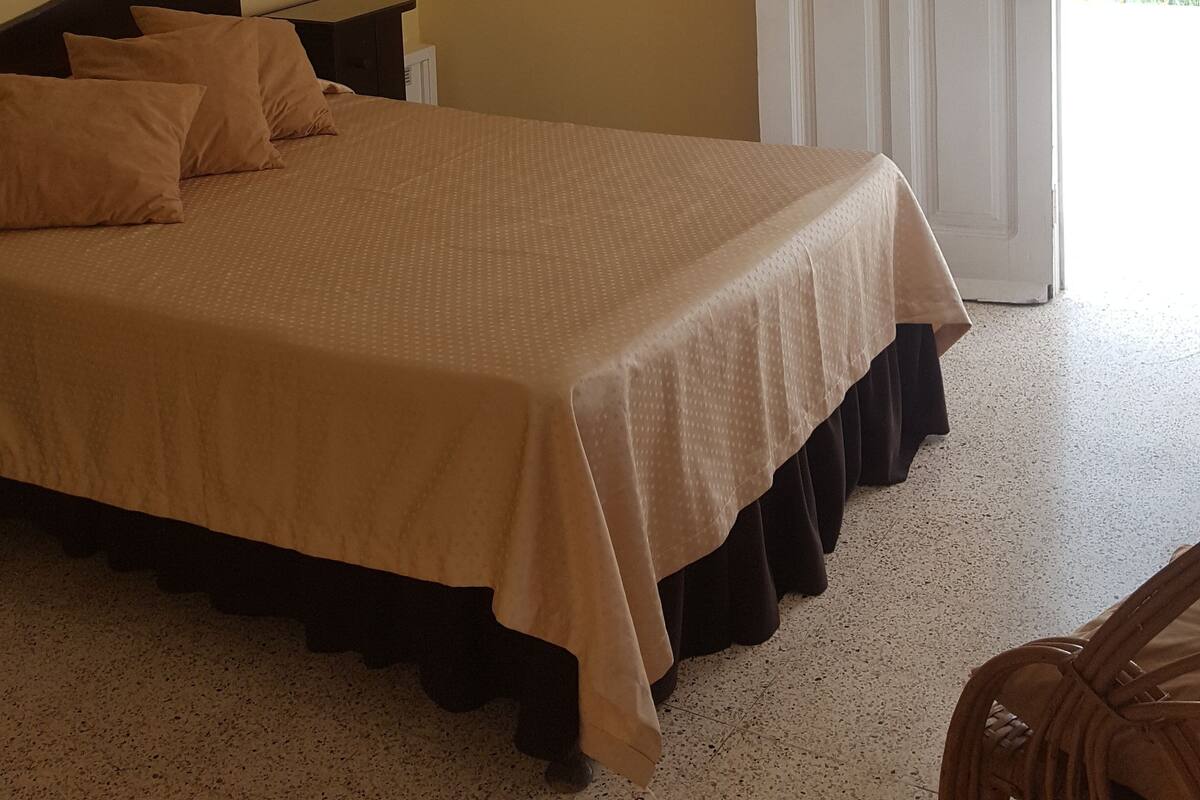 Habitación doble clásica | 1 habitación, minibar y caja de seguridad en la habitación