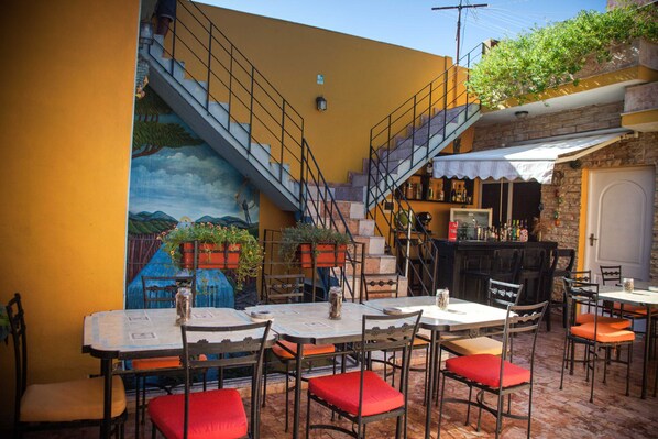 Petit déjeuner continental (5 USD par personne)