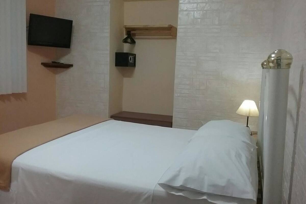 Chambre Prestige double | Coffre-fort, décor unique, ameublement unique, fer et planche à repasser