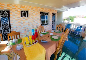 Ontbijt (USD 5 per persoon)