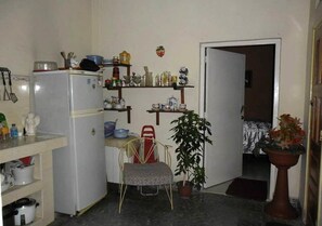 Aamiainen (5 USD per henkilö)