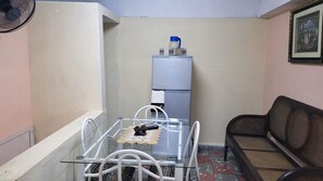 Studio Executive | Vardagsrum | 32-tums platt-tv med digitalkanaler och tv