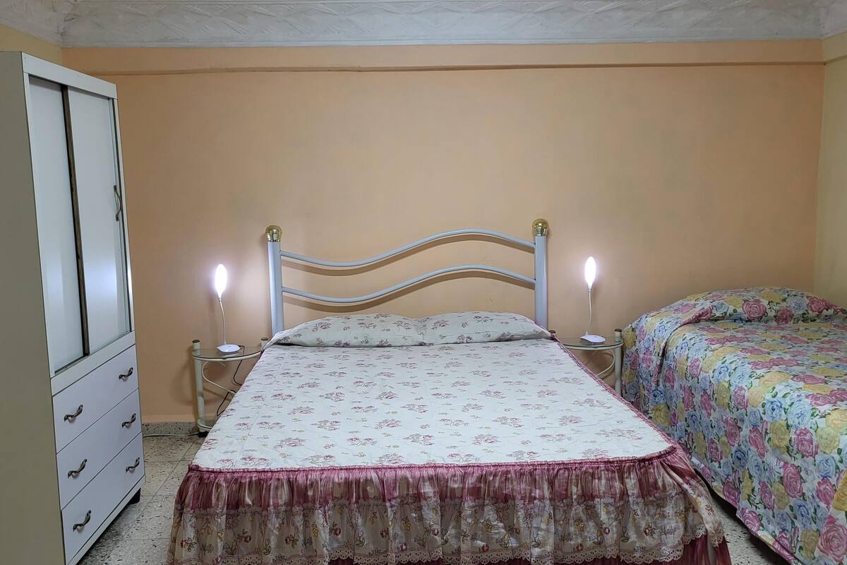 Studio Executive | Minibar, individuell inredning, unika möbler och skrivbord