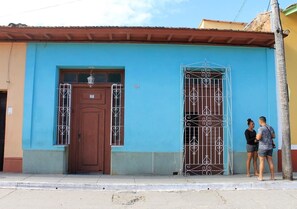 Fachada de la propiedad