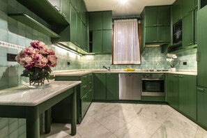 Apartment, 2 Schlafzimmer | Eigene Küche | Großer Kühlschrank, Mikrowelle, Ofen, Herdplatte