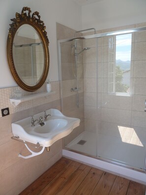 Deluxe Double Room | Bathroom | Shower, rainfall showerhead, hair dryer, bathrobes