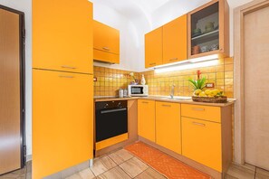 En 24-tommers TV med digitale kanaler