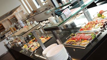 Daily continental breakfast (EUR 26.50 per person)