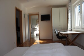 Studio | Desk, free WiFi, bed sheets