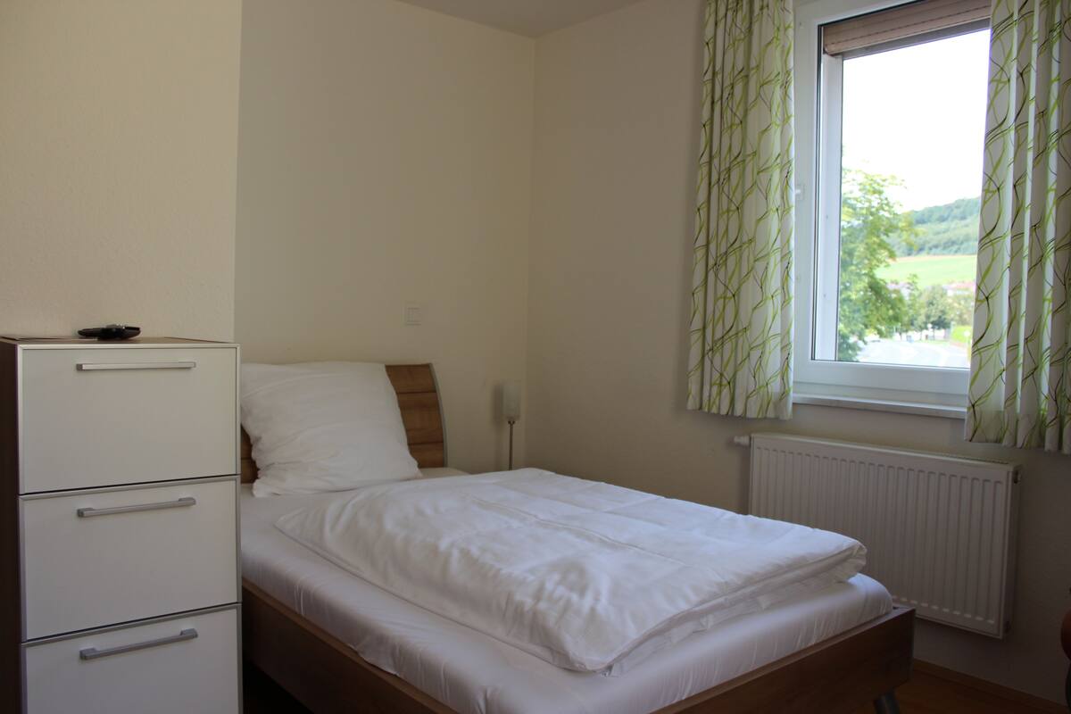 Studio | Desk, WiFi (free), bed sheets