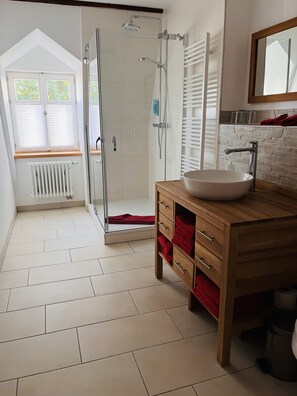 Suite, 3 Bedrooms | Bathroom | Hair dryer, towels - Poststation zum Alten Forstamt (Morschen)