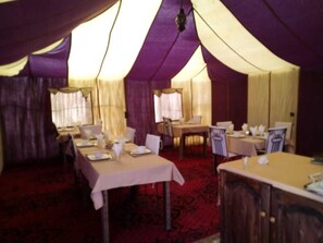 Moroccan cuisine - Merzouga Camp Nomad (Taouz)