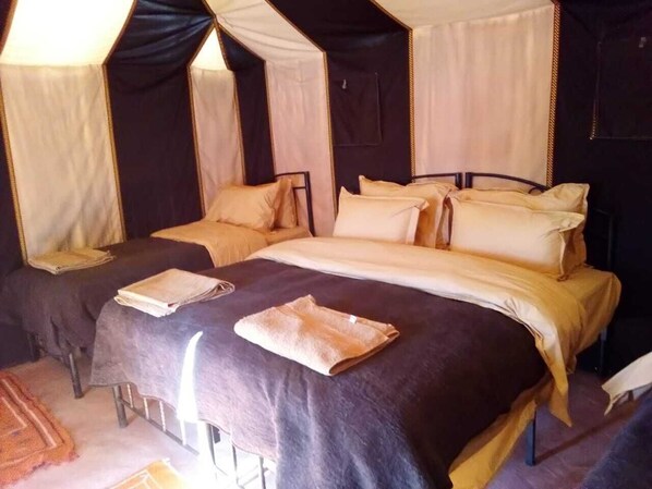 Tienda (Double) | Cortinas opacas, ropa de cama, accesible en silla de ruedas