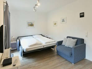 Iron/ironing board, travel crib, free WiFi, bed sheets