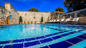 Outdoor pool, pool umbrellas, sun loungers