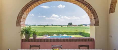 屋外ダイニングエリア