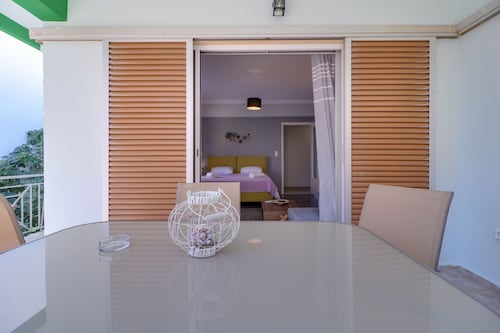 Carpe Diem Apartments By Athens Airport