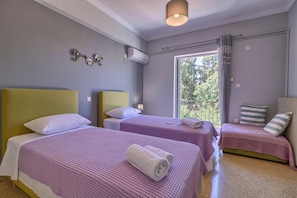 Apartamento, 2 quartos, sacada, vista para o pátio (2) | 1 quarto, roupas de cama de algodão egípcio, roupas de cama premium