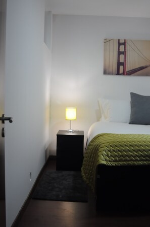 3 quartos, ferros/tábuas de passar roupa, Wi-Fi de cortesia