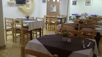 Desayuno de cocina local incluido todos los días