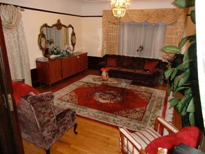 Smart TV, chimenea, consola de videojuegos y reproductor de DVD 