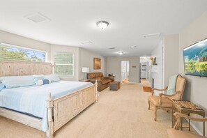 6 bedrooms, iron/ironing board, free WiFi, bed sheets