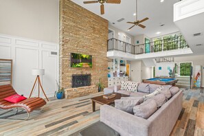 Game room - 6Bdrm 4.5Ba Pool Table Man Cave Lake Texoma (Pottsboro)