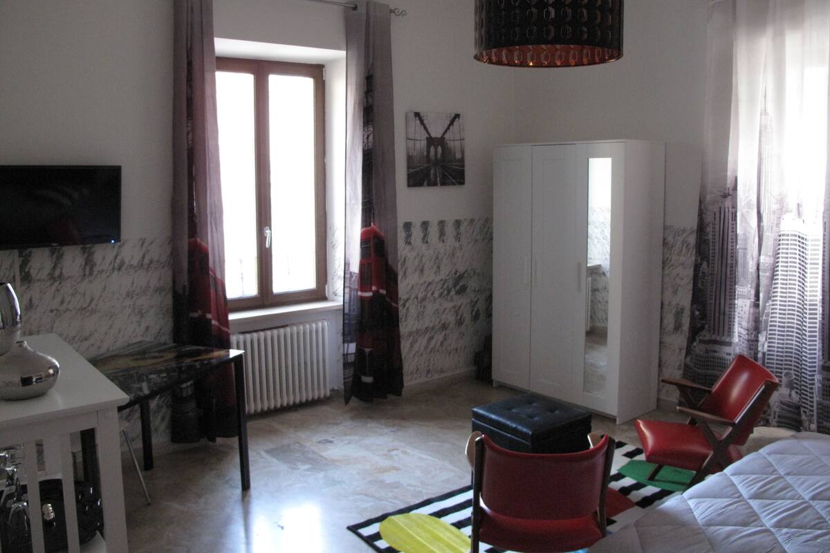 Decoración personalizada, muebles diferentes y escritorio