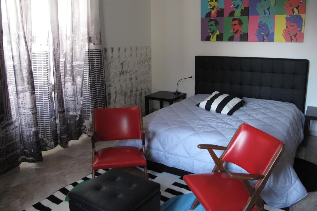 Decoración personalizada, muebles diferentes y escritorio