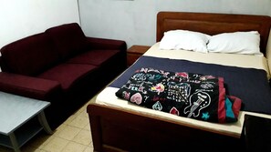 Comfort Room, Private Bathroom | Blackout drapes, free WiFi, bed sheets - ollic (Dakar)