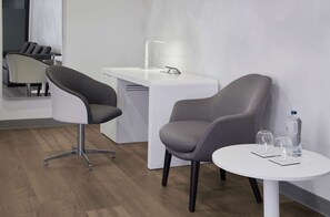 First Class King Junior Suite with Kitchenette | In-room business center - YOTEL Istanbul Airport LANDSIDE, City Entrance  (Arnavutköy)