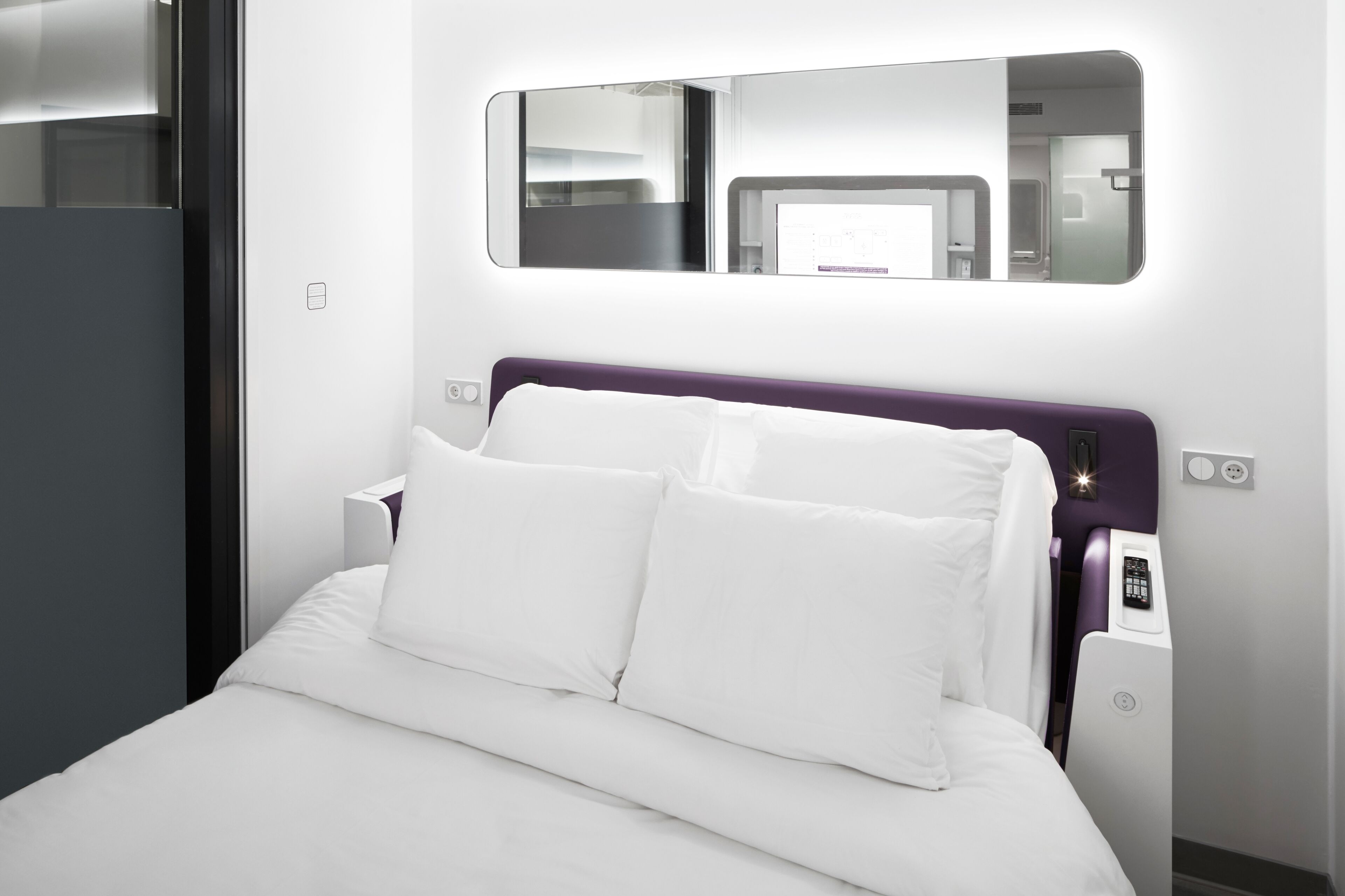 premium queen | 1 bedroom, premium bedding, memory-foam beds, minibar