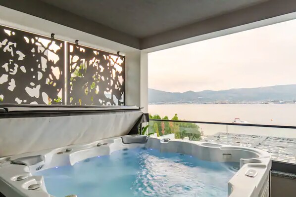 Bain à remous extérieur