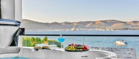 Tina de hidromasaje al aire libre