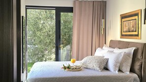 3 bedrooms, in-room safe, desk, soundproofing