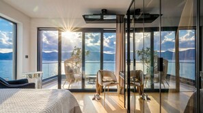 8 chambres, coffres-forts dans les chambres, bureau