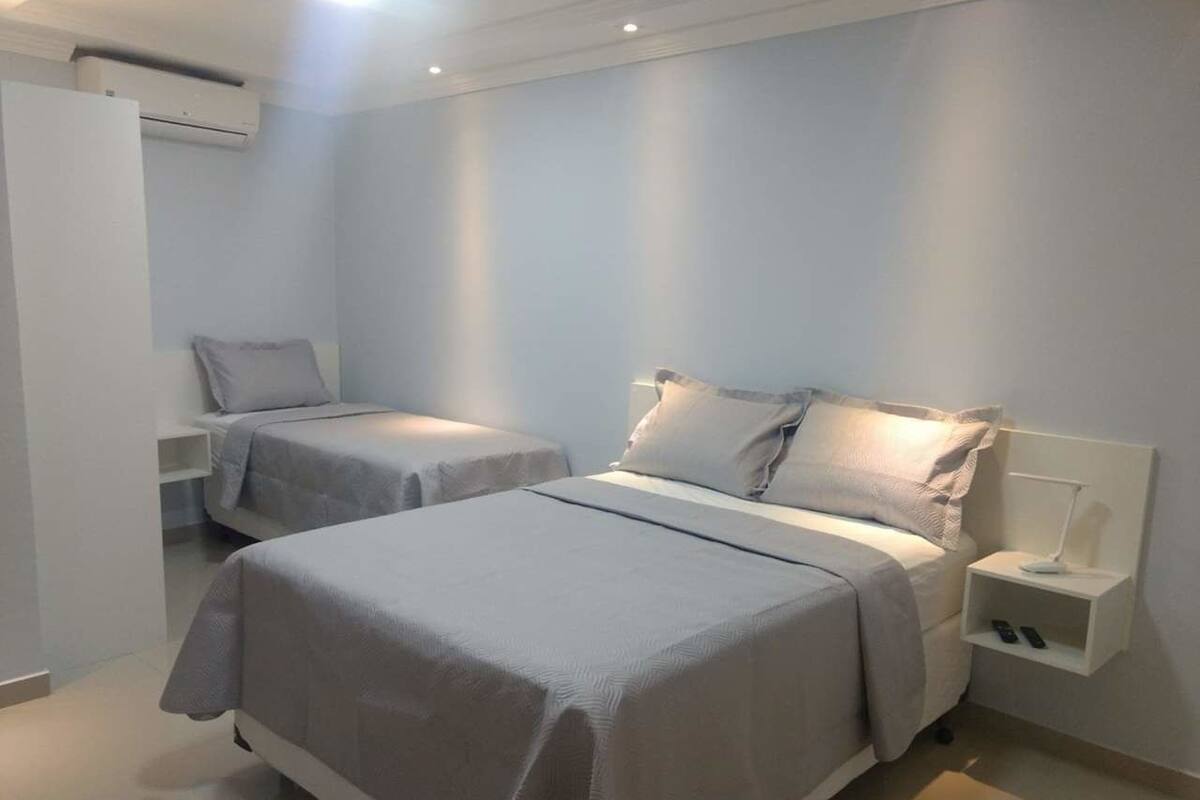 Habitación triple | Minibar, wifi gratis y ropa de cama