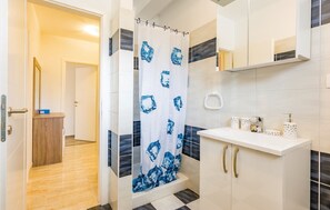 Maison, 4 chambres | Salle de bain