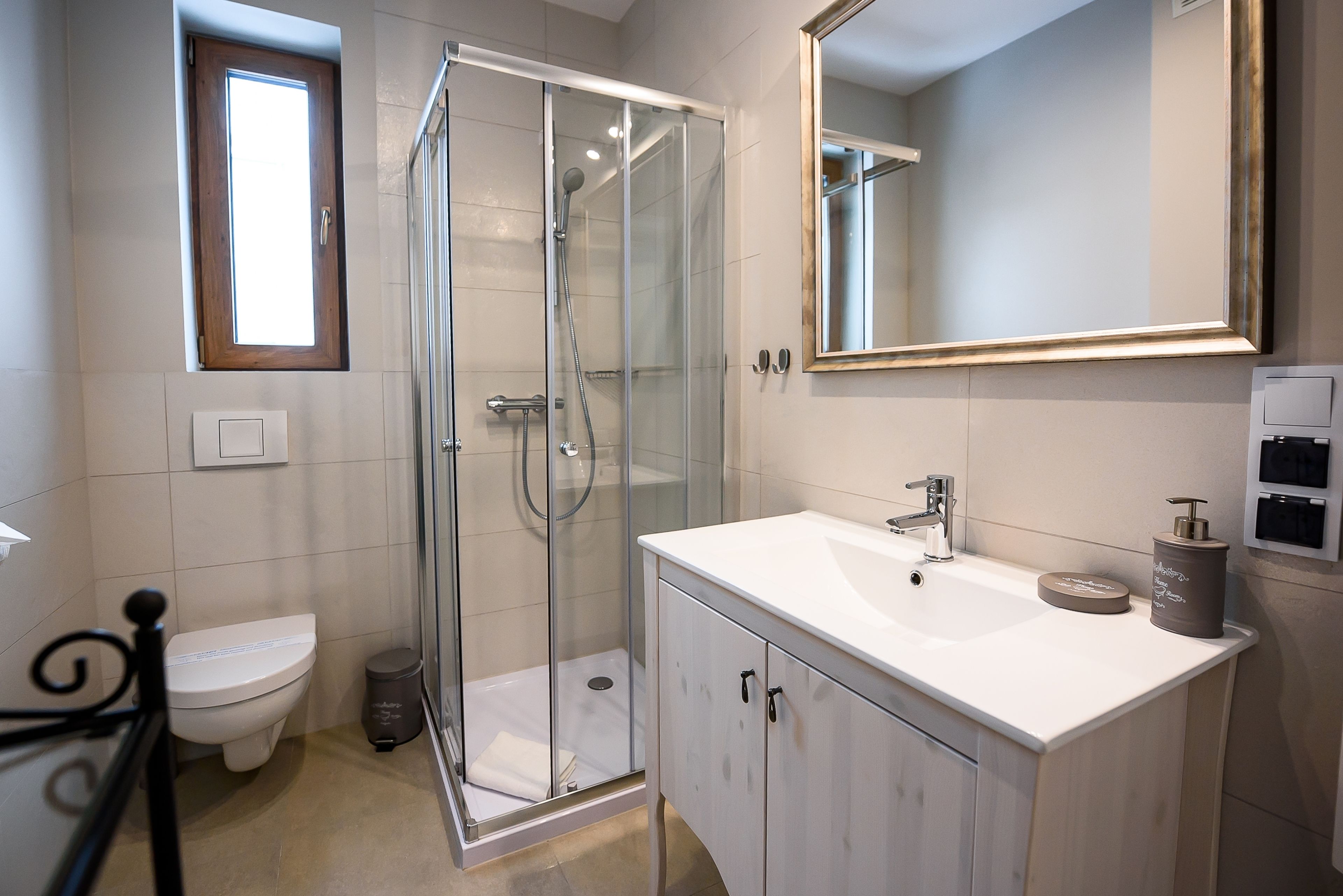 Lägenhet (1) | Badrum | Dusch, hårtork och handdukar