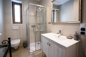 อพาร์ทเมนท์ (1) | ห้องน้ำ | ฝักบัว, ไดร์เป่าผม, ผ้าเช็ดตัว