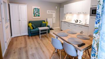 Apartment (2) | Laptop workspace, iron/ironing board, free WiFi, bed sheets