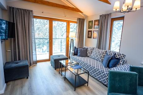 Apartment (9) | Laptop workspace, iron/ironing board, free WiFi, bed sheets