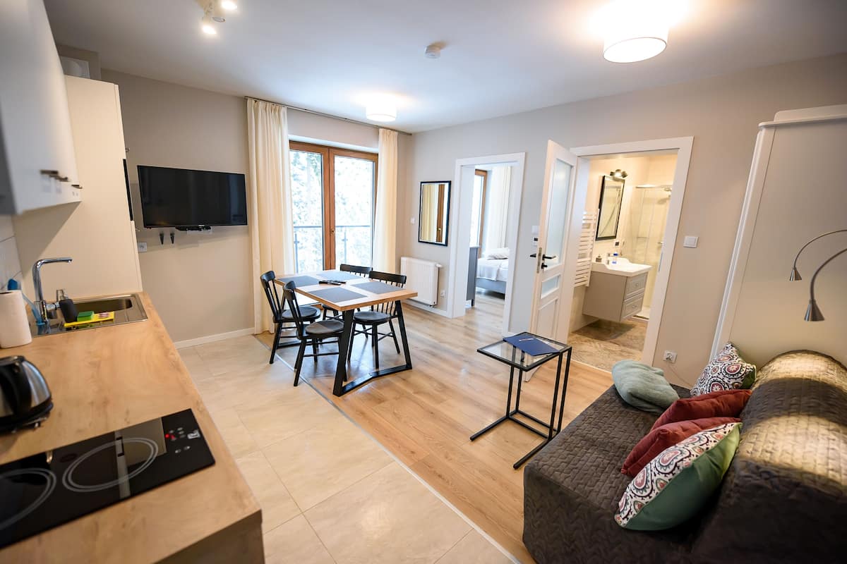 Apartment (5) | 2 bedrooms, laptop workspace, iron/ironing board, free WiFi