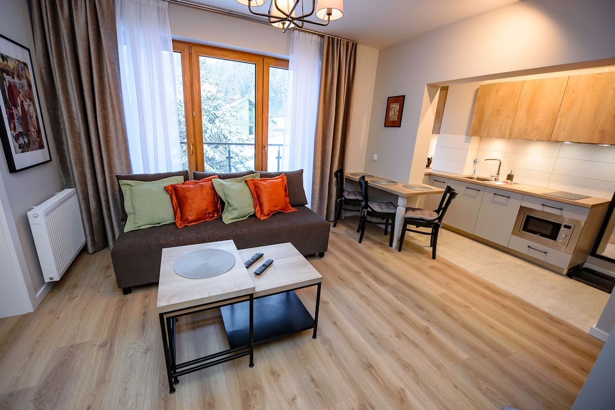 Apartment (7) | 2 bedrooms, laptop workspace, iron/ironing board, free WiFi