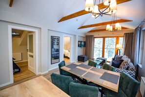 อพาร์ทเมนท์ (9) | 2 ห้องนอน, พื้นที่ทำงานแบบใช้แล็ปท็อป, เตารีด/โต๊ะรีดผ้า, Wi-Fi ฟรี