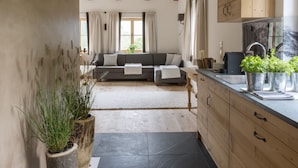 อพาร์ทเมนท์, 1 ห้องนอน, ระเบียง (Cleaning Fee EUR 70,00) | บริเวณนั่งเล่น | ทีวีจอแบน 100 ซม. พร้อมช่องดาวเทียม, ทีวี